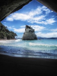 cathedral-cove-223367_1280
