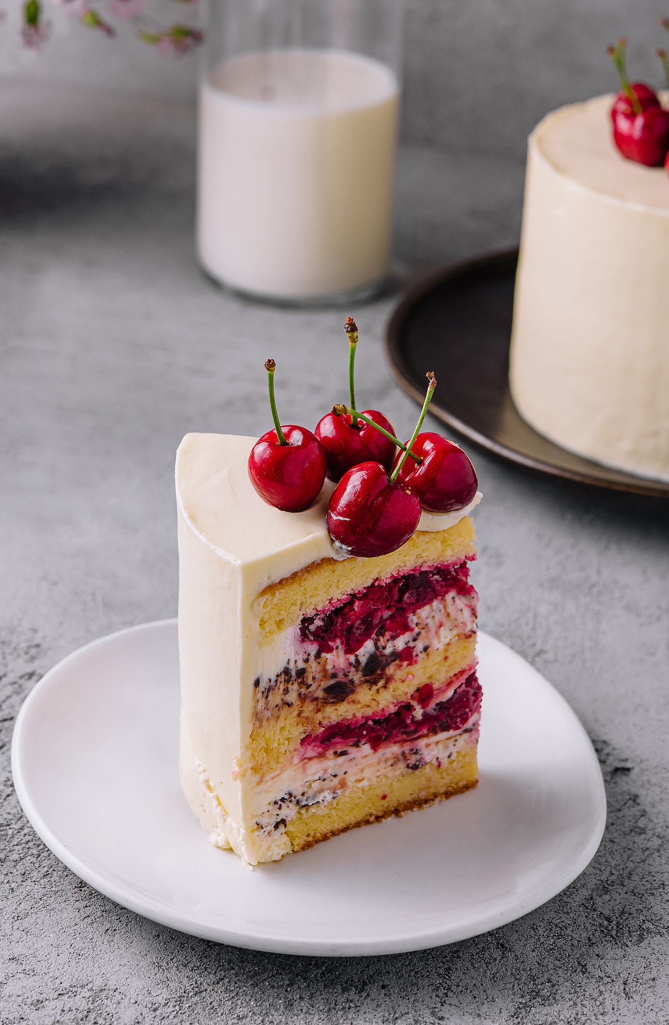 Gâteau en pâte à sucre plus moelleux grâce aux fruits