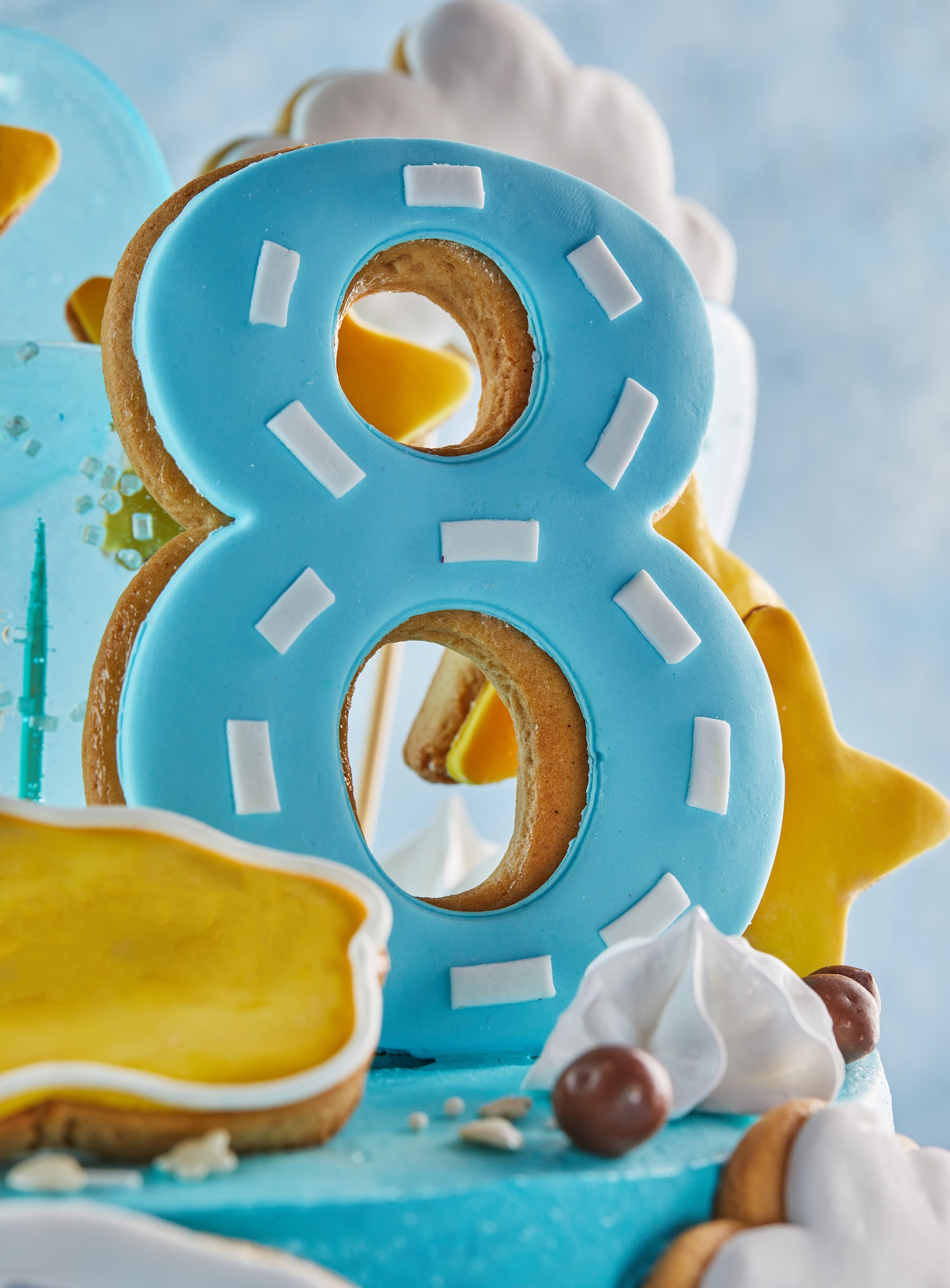 Gâteau pâte à sucre bleu Ø 22 cm, 8/10 parts pour l'anniversaire de votre  enfant - Annikids