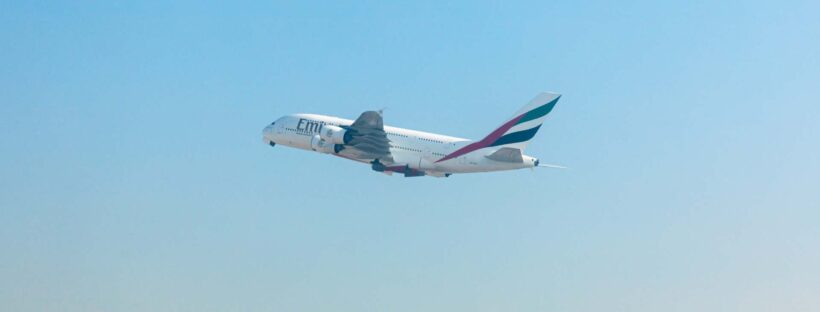 Avion dans les airs